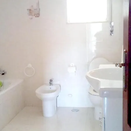 公寓 House With 2 Bedrooms In Portimao, With Pool Access And Enclosed Garden - 2 K...
