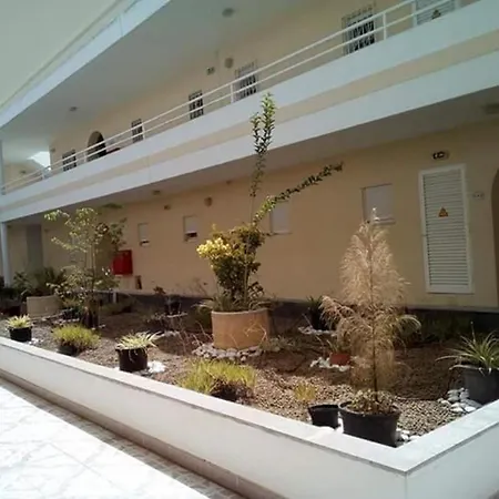 House With 2 Bedrooms In Portimao, With Pool Access And Enclosed Garden - 2 K... *